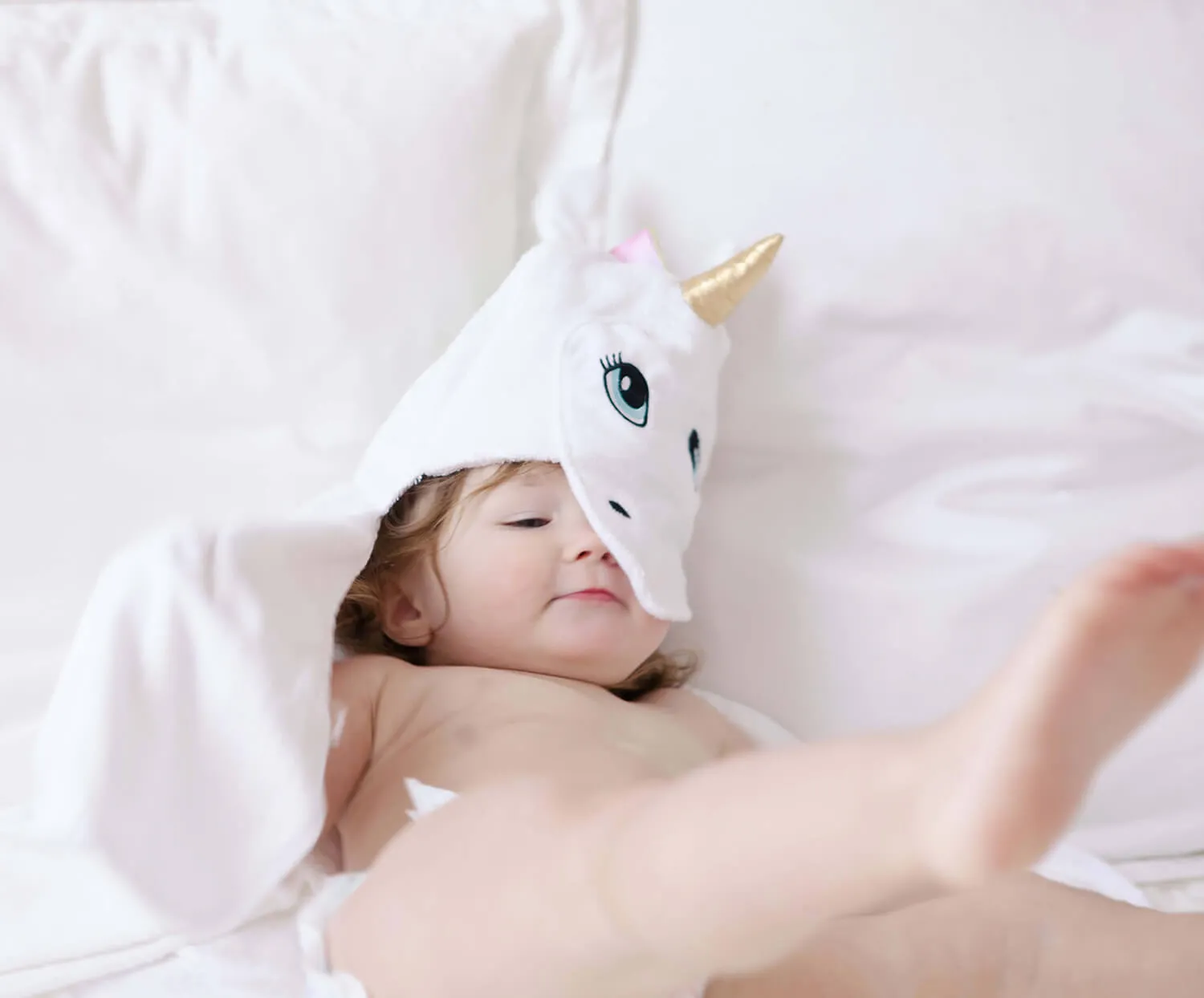 Bamboo Viscose White Unicorn Hooded Towel