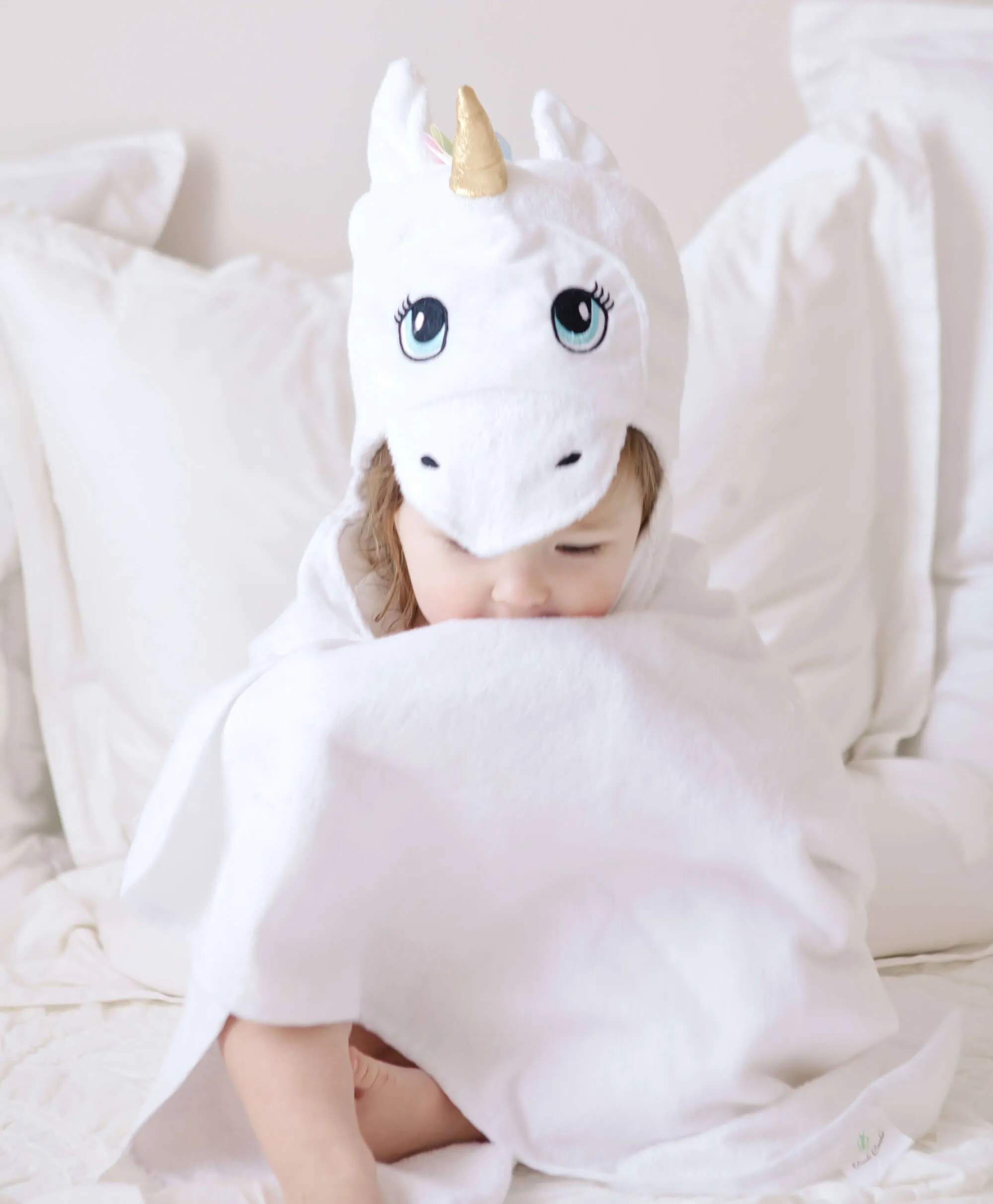 Bamboo Viscose White Unicorn Hooded Towel