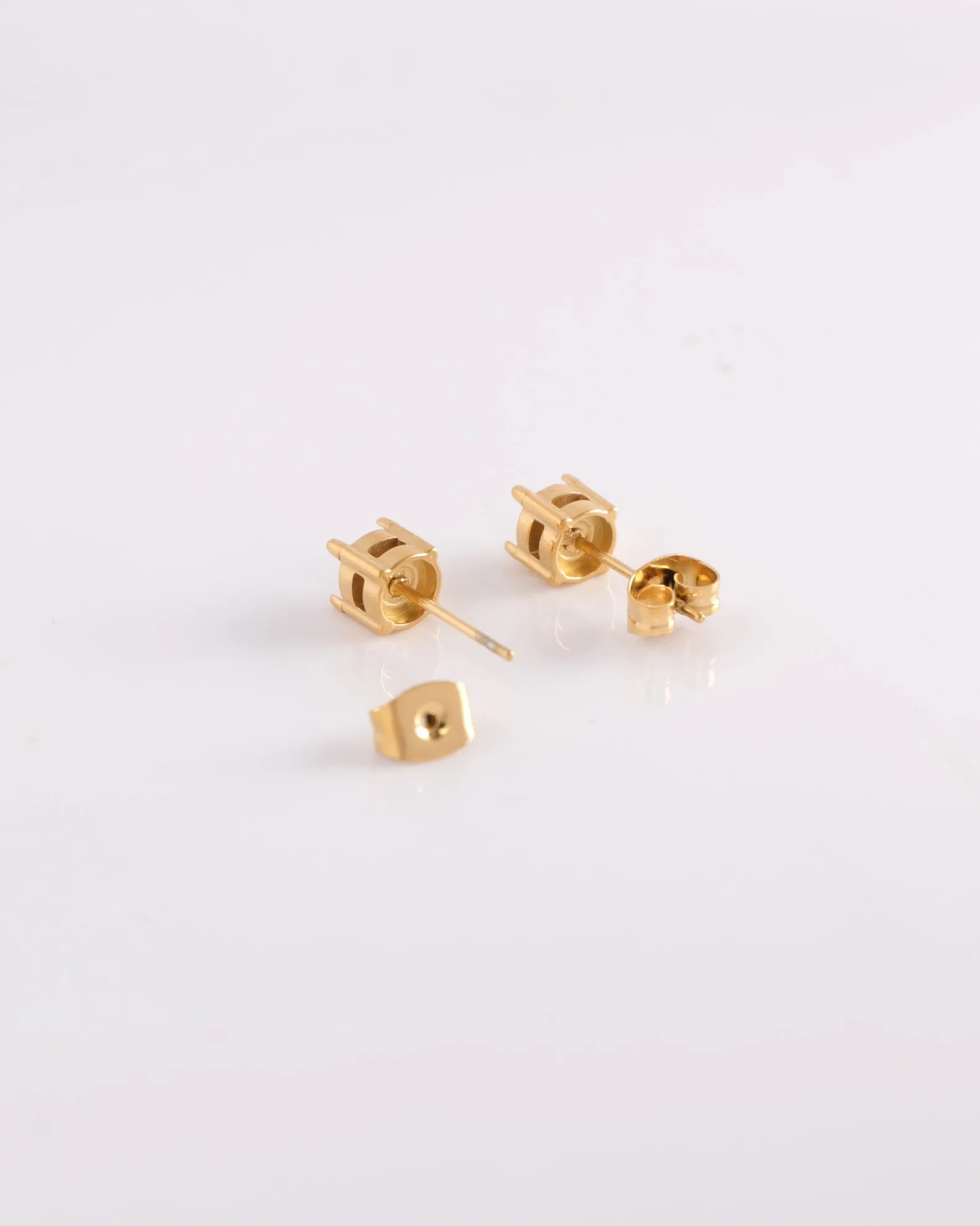 Pink 5mm Zirconia Gold Stud Earrings